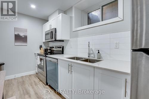 1 - 104 Wellington Street N, Hamilton, ON - Indoor Photo Showing Kitchen With Double Sink With Upgraded Kitchen