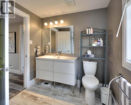 Unit #A - 682 Pinerow Crescent, Waterloo, ON - Indoor Photo Showing Bathroom