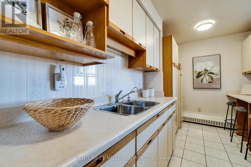 719 - 1625 Bloor Street E, Mississauga, ON - Indoor Photo Showing Kitchen With Double Sink