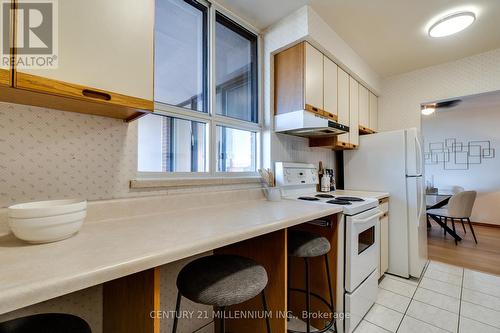 719 - 1625 Bloor Street E, Mississauga, ON - Indoor Photo Showing Kitchen