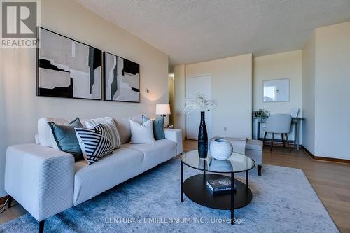 719 - 1625 Bloor Street E, Mississauga, ON - Indoor Photo Showing Living Room