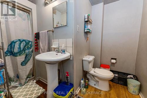 234 Maitland Street, London, ON - Indoor Photo Showing Bathroom