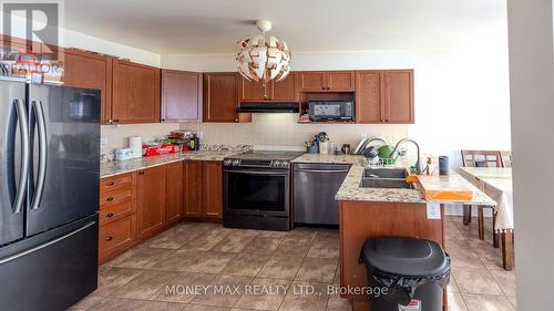 39 Chesapeake Crescent, Ottawa, ON - Indoor Photo Showing Kitchen With Double Sink