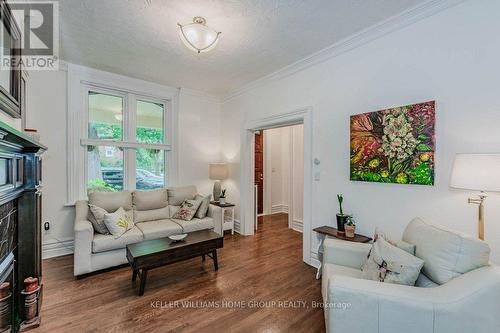 49 Mctague Street, Guelph (Exhibition Park), ON - Indoor Photo Showing Living Room