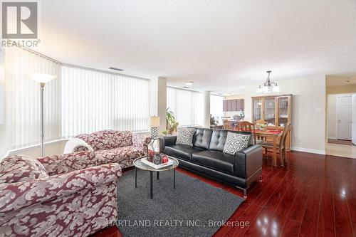 103 - 700 Constellation Drive, Mississauga, ON - Indoor Photo Showing Living Room