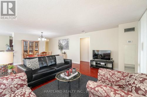 103 - 700 Constellation Drive, Mississauga, ON - Indoor Photo Showing Living Room