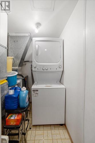 702 - 4235 Sherwoodtowne Boulevard, Mississauga, ON - Indoor Photo Showing Laundry Room