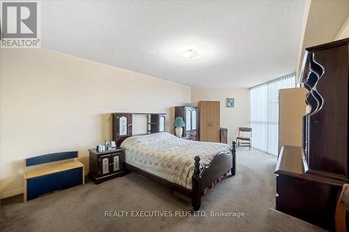 702 - 4235 Sherwoodtowne Boulevard, Mississauga, ON - Indoor Photo Showing Bedroom