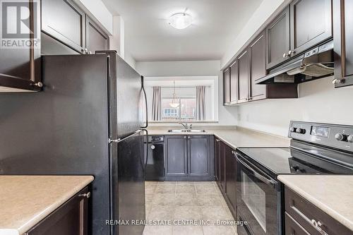 782 Johnson Heights, Milton, ON - Indoor Photo Showing Kitchen With Double Sink