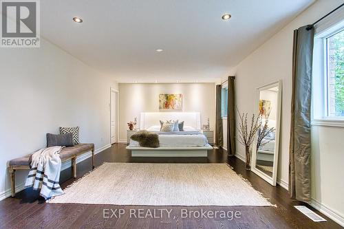 96 Glenmeadow Crescent, Hamilton, ON - Indoor Photo Showing Bedroom