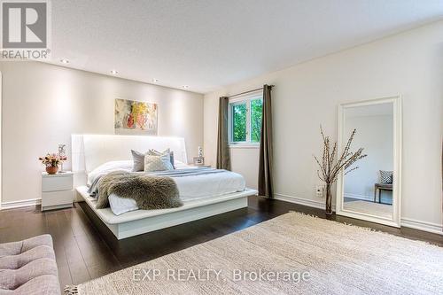 96 Glenmeadow Crescent, Hamilton, ON - Indoor Photo Showing Bedroom