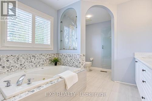 96 Glenmeadow Crescent, Hamilton, ON - Indoor Photo Showing Bathroom