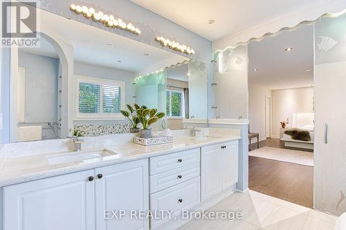 96 Glenmeadow Crescent, Hamilton, ON - Indoor Photo Showing Bathroom