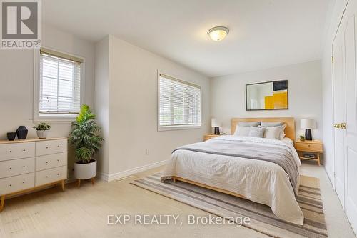 96 Glenmeadow Crescent, Hamilton, ON - Indoor Photo Showing Bedroom