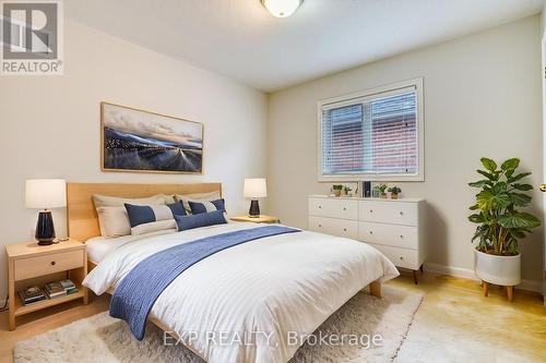 96 Glenmeadow Crescent, Hamilton, ON - Indoor Photo Showing Bedroom