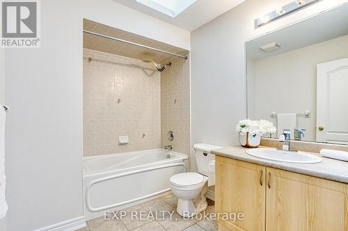 96 Glenmeadow Crescent, Hamilton, ON - Indoor Photo Showing Bathroom