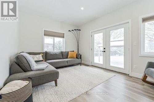 281 Smith Street, Wellington North, ON - Indoor Photo Showing Living Room