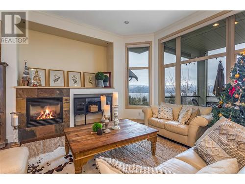 Main Level Open Plan Great Room - 558 Gowen Place, Kelowna, BC - Indoor Photo Showing Living Room