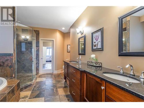 Luxury 5pc Ensuite - 558 Gowen Place, Kelowna, BC - Indoor Photo Showing Bathroom