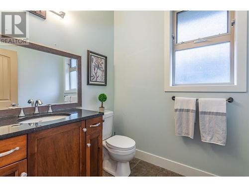 Main Level powder room - 558 Gowen Place, Kelowna, BC - Indoor Photo Showing Bathroom