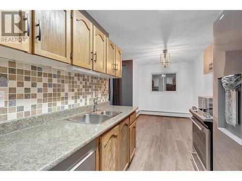 412 392 Killoren Crescent, Prince George, BC - Indoor Photo Showing Kitchen With Double Sink