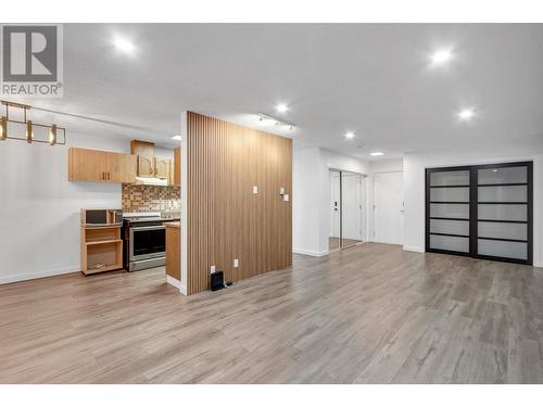 412 392 Killoren Crescent, Prince George, BC - Indoor Photo Showing Kitchen