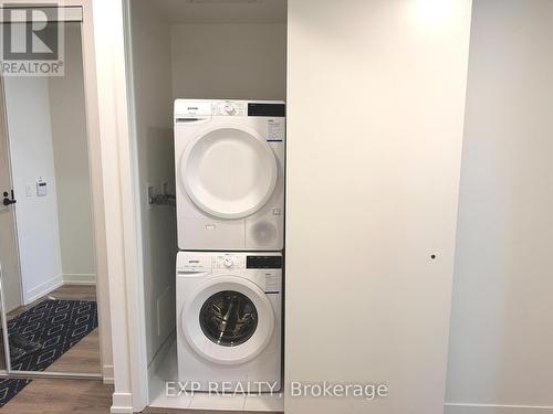 711 - 195 Commerce Street, Vaughan, ON - Indoor Photo Showing Laundry Room