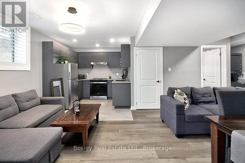 133 Sebastien Street, Blue Mountains, ON - Indoor Photo Showing Living Room