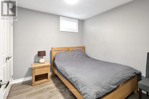 133 Sebastien Street, Blue Mountains, ON - Indoor Photo Showing Bedroom