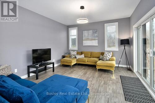 133 Sebastien Street, Blue Mountains, ON - Indoor Photo Showing Living Room