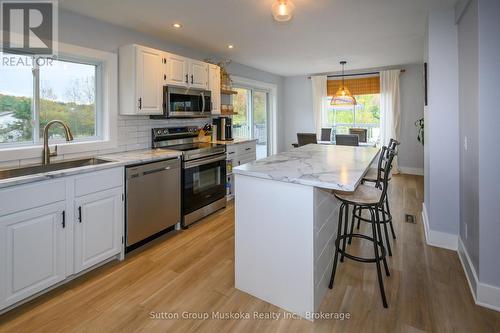 185 South Fairy Lake Road, Huntsville (Brunel), ON - Indoor Photo Showing Kitchen With Upgraded Kitchen