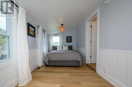 185 South Fairy Lake Road, Huntsville (Brunel), ON - Indoor Photo Showing Bedroom