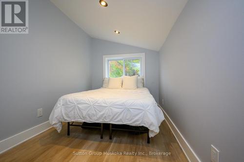 185 South Fairy Lake Road, Huntsville (Brunel), ON - Indoor Photo Showing Bedroom