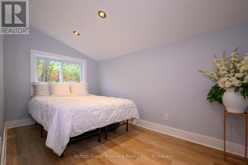 185 South Fairy Lake Road, Huntsville (Brunel), ON - Indoor Photo Showing Bedroom