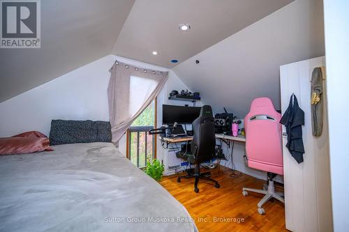 185 South Fairy Lake Road, Huntsville (Brunel), ON - Indoor Photo Showing Bedroom