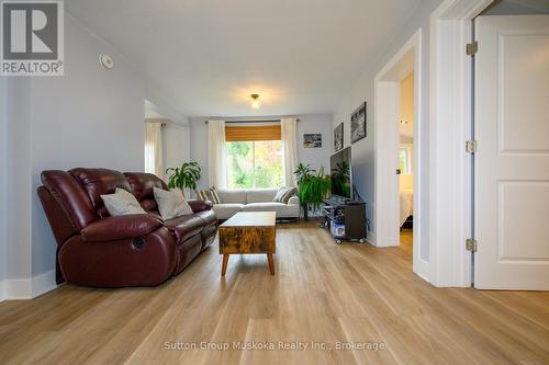 185 South Fairy Lake Road, Huntsville (Brunel), ON - Indoor Photo Showing Living Room