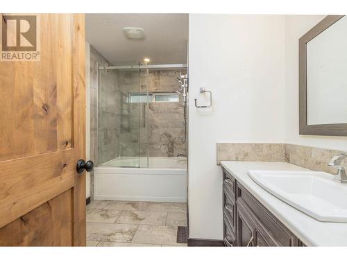 1221 50 Avenue Ne, Salmon Arm, BC - Indoor Photo Showing Bathroom