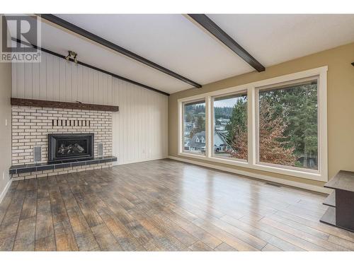 1221 50 Avenue Ne, Salmon Arm, BC - Indoor Photo Showing Living Room With Fireplace