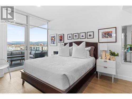 1151 Sunset Drive Unit# 1004, Kelowna, BC - Indoor Photo Showing Bedroom