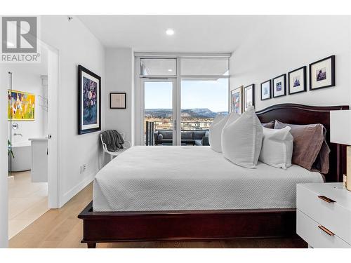 1151 Sunset Drive Unit# 1004, Kelowna, BC - Indoor Photo Showing Bedroom