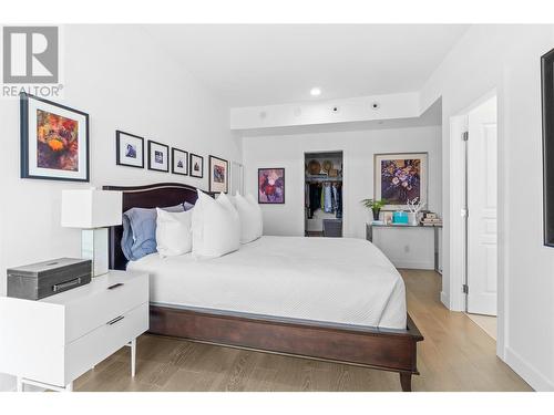 1151 Sunset Drive Unit# 1004, Kelowna, BC - Indoor Photo Showing Bedroom