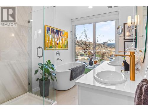 1151 Sunset Drive Unit# 1004, Kelowna, BC - Indoor Photo Showing Bathroom