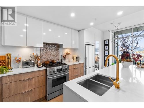 1151 Sunset Drive Unit# 1004, Kelowna, BC - Indoor Photo Showing Kitchen With Double Sink With Upgraded Kitchen