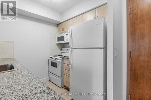 909 - 35 Bales Avenue, Toronto, ON - Indoor Photo Showing Kitchen