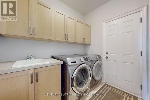 32 Vines Place, Aurora, ON - Indoor Photo Showing Laundry Room