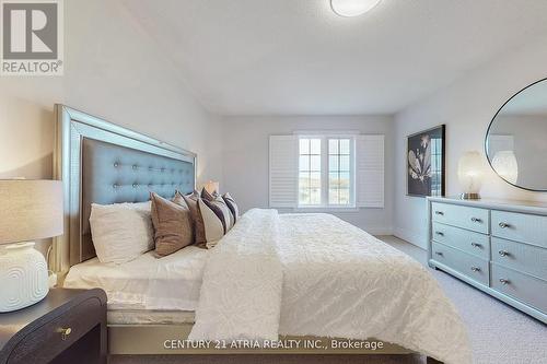 32 Vines Place, Aurora, ON - Indoor Photo Showing Bedroom