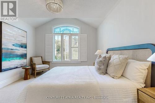 32 Vines Place, Aurora, ON - Indoor Photo Showing Bedroom