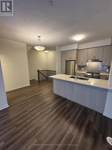 64 - 31 Honeycrisp Crescent, Vaughan, ON - Indoor Photo Showing Kitchen With Double Sink