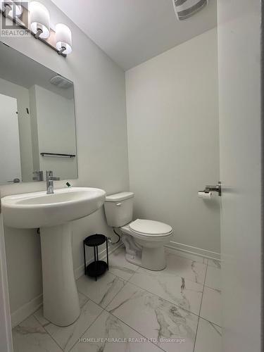 64 - 31 Honeycrisp Crescent, Vaughan, ON - Indoor Photo Showing Bathroom