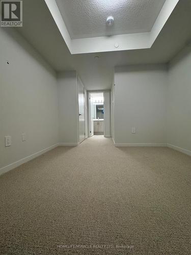 64 - 31 Honeycrisp Crescent, Vaughan, ON - Indoor Photo Showing Other Room